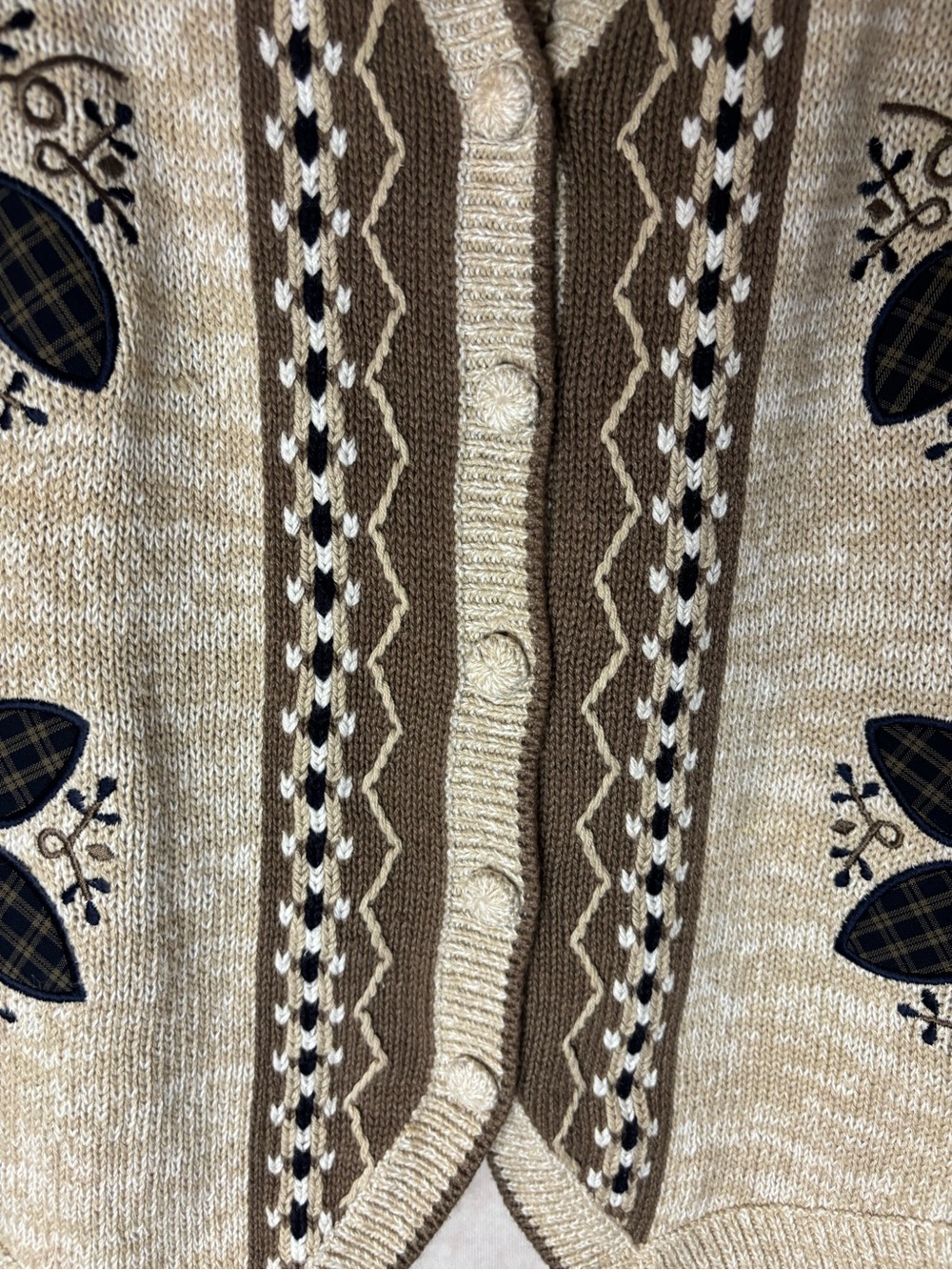 CJ Banks Beige Cream V-Neck Embroidered Sweater Vest - Picture 2 of 8
